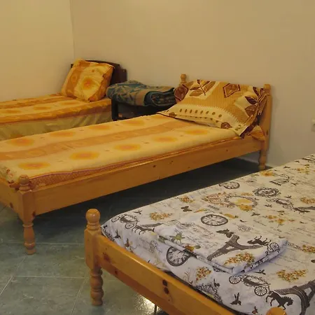 Gazde/Camere de închiriat Low-cost 50m From The Beach! *