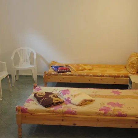 Gazde/Camere de închiriat Low-cost 50m From The Beach! *