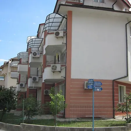 Gazde/Camere de închiriat Low-cost 50m From The Beach! *