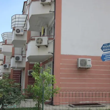 Gazde/Camere de închiriat Low-cost 50m From The Beach! *