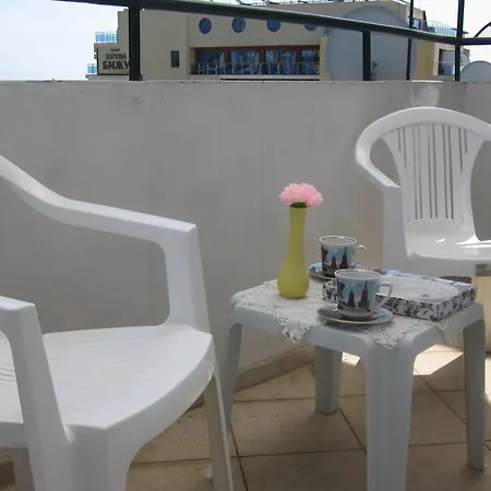 Gazde/Camere de închiriat Low-cost 50m From The Beach! *