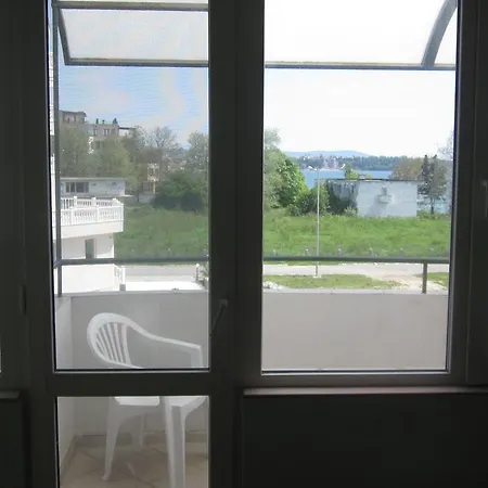 Low-cost 50m From The Beach! Gazde/Camere de închiriat Ravda